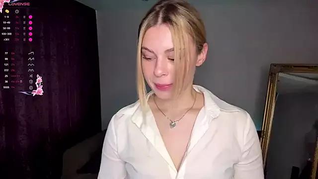 Lil_Elisa from StripChat is Freechat
