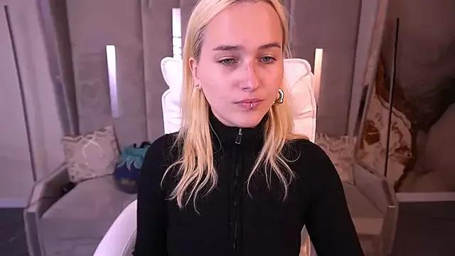 LilElfie from StripChat