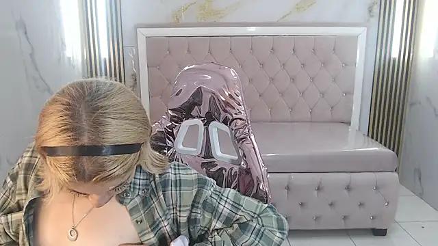 lili_conor_s from StripChat