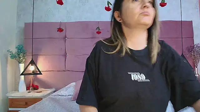 Explore our live girls sluts from our Custom and Multi clubs and checkout exclusive access to highly interactive content, such as shape, hair, titties, pussy type and many more.