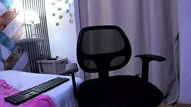 lili_pinki from StripChat is Freechat