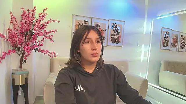 Lili_scott from StripChat is Freechat