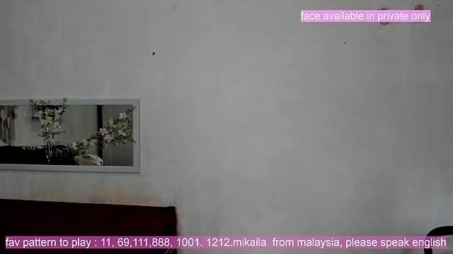 Lilies_blossom from StripChat