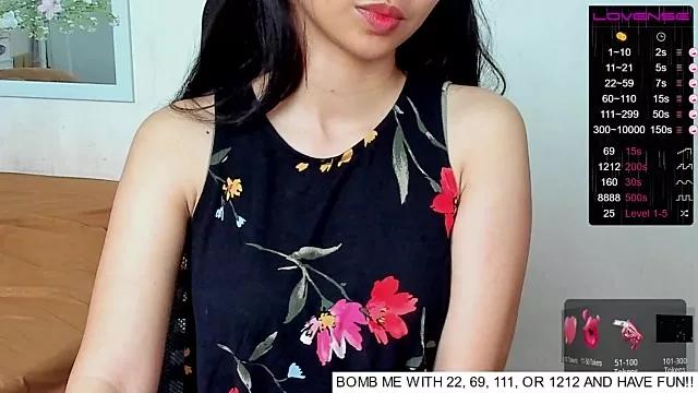 Lilies_blossom from StripChat