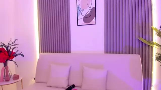 Lilily_lv from StripChat