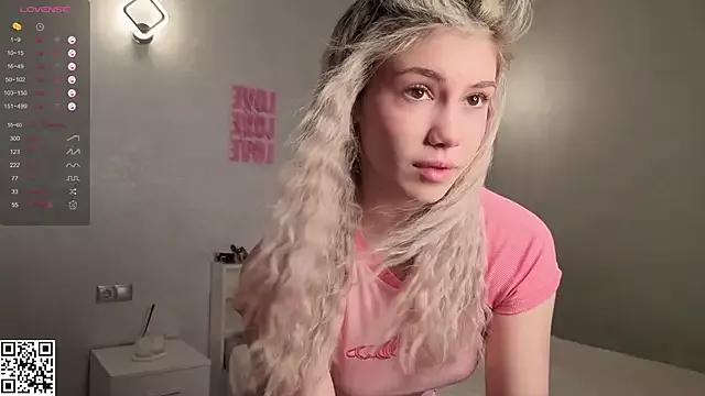 lilisstar from StripChat is Freechat