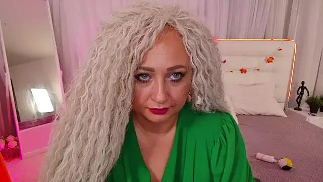 Explore our live girls sluts from our Custom and Multi clubs and checkout exclusive access to highly interactive content, such as shape, hair, titties, pussy type and many more.