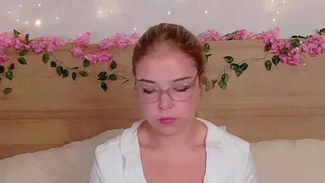 Lilith_Bonheur from StripChat