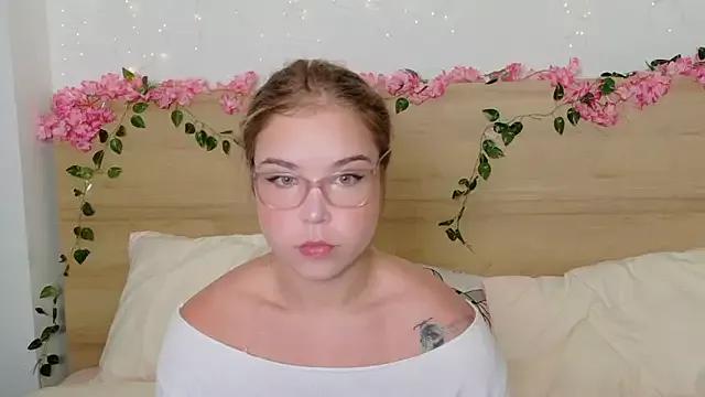 Lilith_Bonheur from StripChat