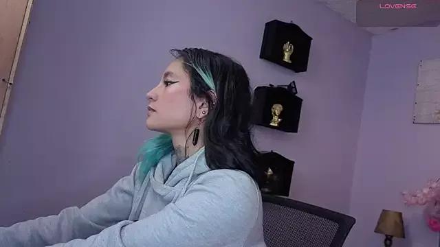 Explore our live girls sluts from our Custom and Multi clubs and checkout exclusive access to highly interactive content, such as shape, hair, titties, pussy type and many more.