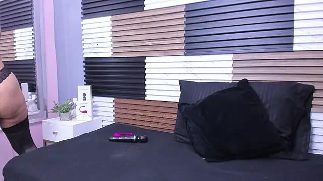 Explore our live girls sluts from our Custom and Multi clubs and checkout exclusive access to highly interactive content, such as shape, hair, titties, pussy type and many more.