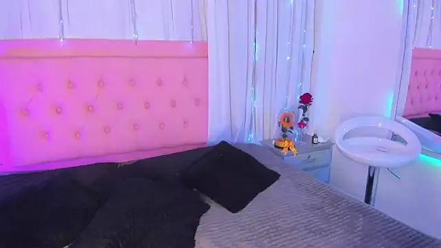 Explore our live girls sluts from our Custom and Multi clubs and checkout exclusive access to highly interactive content, such as shape, hair, titties, pussy type and many more.