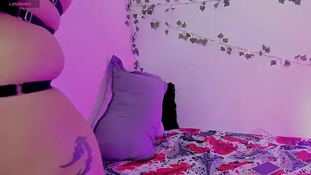 Lilithh_Kuro from StripChat is Freechat