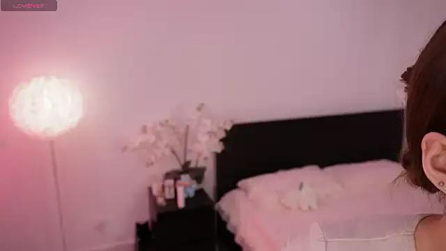 Lilly_Colins from StripChat