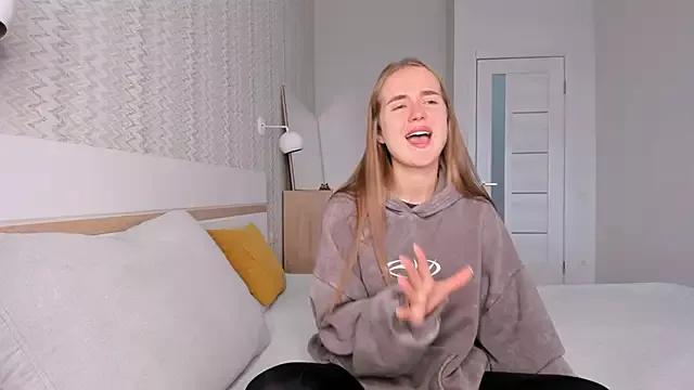 LilMary_ from StripChat is Freechat