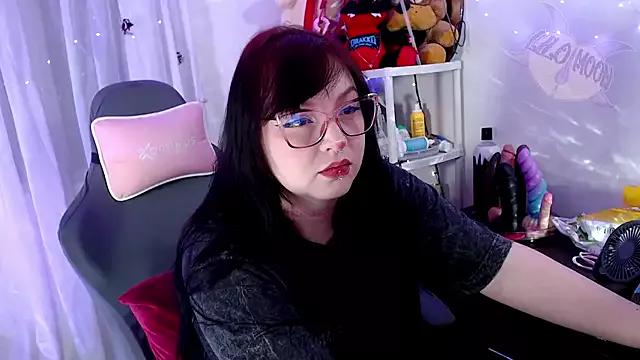 Explore our live girls sluts from our Custom and Multi clubs and checkout exclusive access to highly interactive content, such as shape, hair, titties, pussy type and many more.