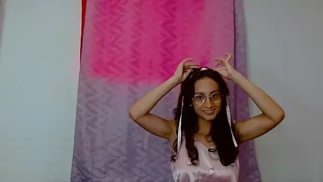 lilpetite555 from StripChat