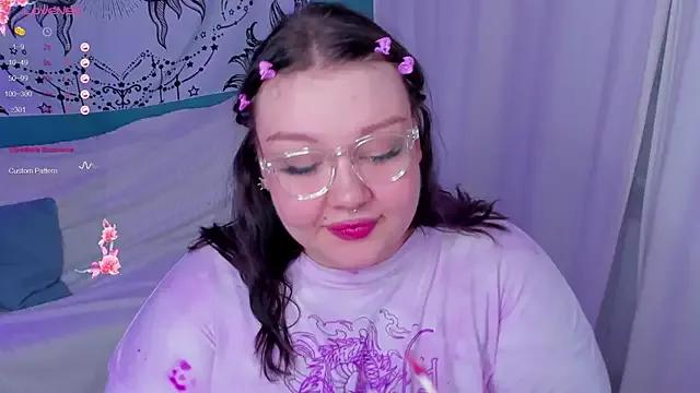 LilyBelll from StripChat is Freechat