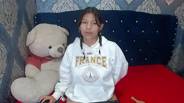 Lilyevansx from StripChat