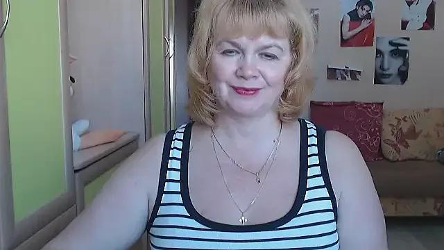 LilyHotlens from StripChat