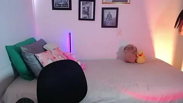 lilyy_evanss from StripChat