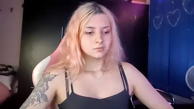 LINAPINAA from StripChat is Freechat