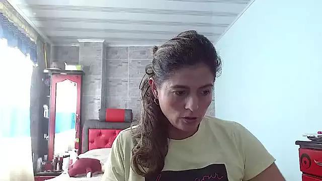 linda-mature43 from StripChat is Freechat
