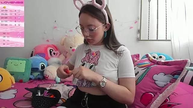 Explore our live girls sluts from our Custom and Multi clubs and checkout exclusive access to highly interactive content, such as shape, hair, titties, pussy type and many more.