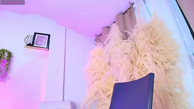 LindaaEvanss from StripChat is Freechat