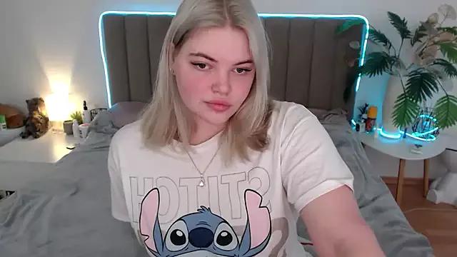 Explore our live girls sluts from our Custom and Multi clubs and checkout exclusive access to highly interactive content, such as shape, hair, titties, pussy type and many more.