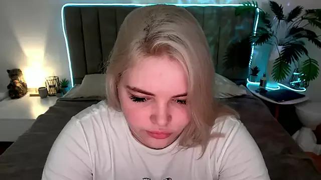 lindablossom from StripChat is Freechat