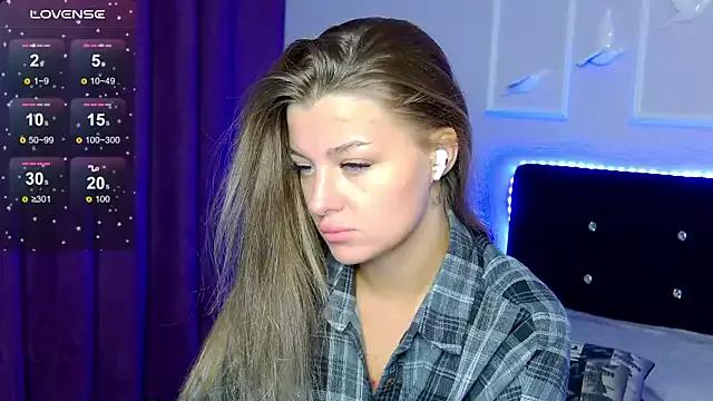 LindaBrilliant from StripChat is Freechat