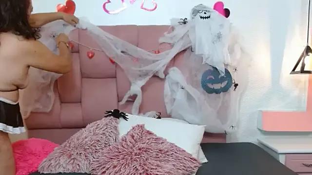 Lindacoopers from StripChat is Freechat