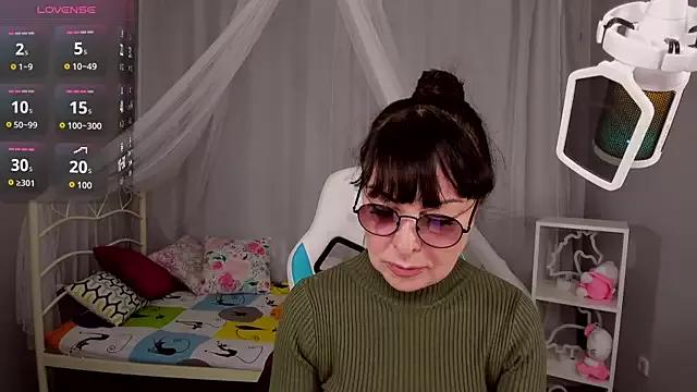 LindaPage from StripChat is Freechat