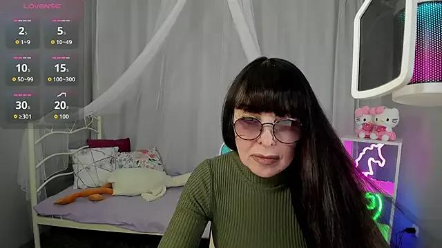 Explore our live girls sluts from our Custom and Multi clubs and checkout exclusive access to highly interactive content, such as shape, hair, titties, pussy type and many more.