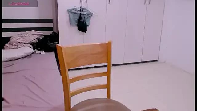 LinhHo_25 webcams show profile image 