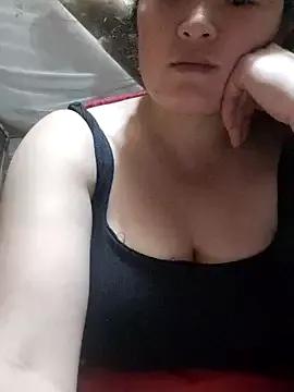 linhmiucute from StripChat is Freechat