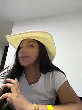 LinnaGardenia from StripChat