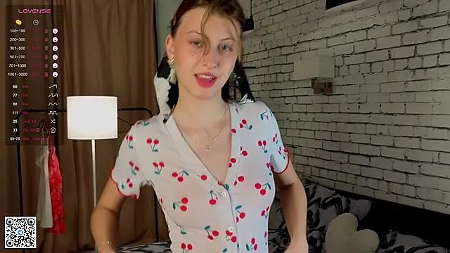 LinnCrocker from StripChat