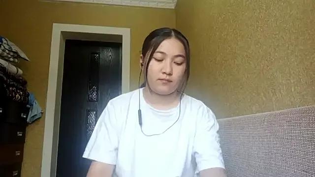 LinneaHyles from StripChat is Freechat