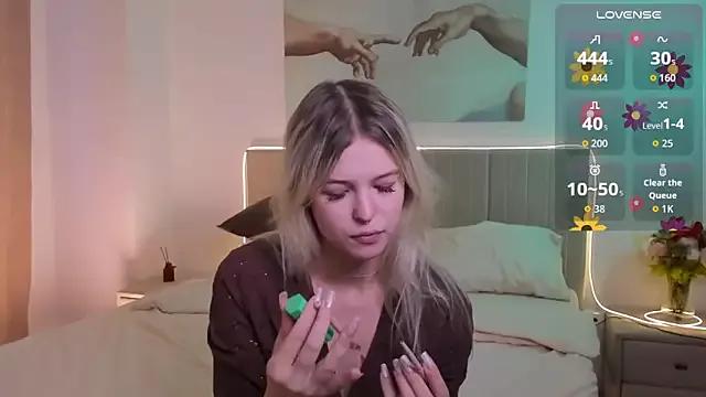 Explore our live girls sluts from our Custom and Multi clubs and checkout exclusive access to highly interactive content, such as shape, hair, titties, pussy type and many more.
