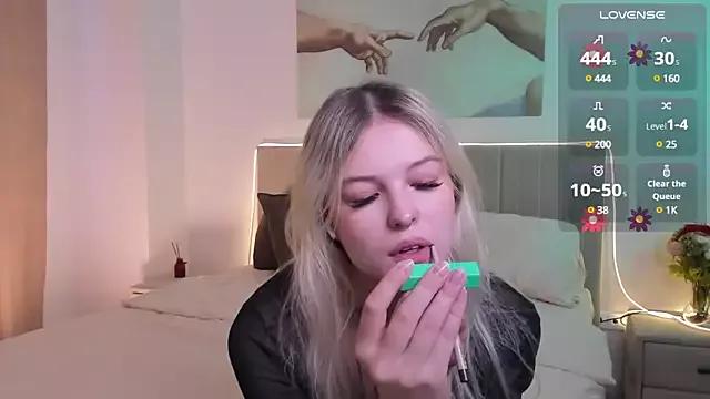 Lisa_Blossom from StripChat is Freechat