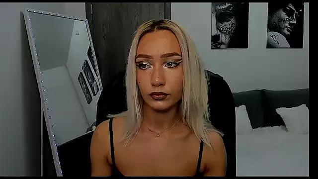 Explore our live girls sluts from our Custom and Multi clubs and checkout exclusive access to highly interactive content, such as shape, hair, titties, pussy type and many more.