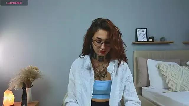LisaDeVil from StripChat is Freechat