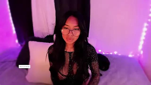lisawarm from StripChat is Freechat
