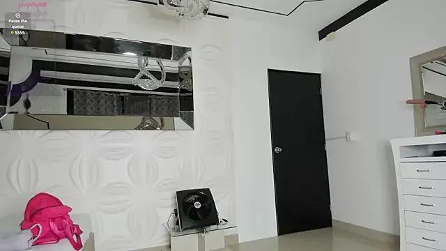 Lissa_Brow from StripChat
