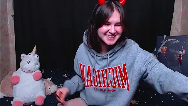 litle_owl from StripChat