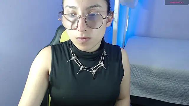 Explore our live girls sluts from our Custom and Multi clubs and checkout exclusive access to highly interactive content, such as shape, hair, titties, pussy type and many more.
