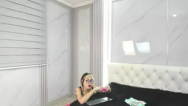 Explore our live girls sluts from our Custom and Multi clubs and checkout exclusive access to highly interactive content, such as shape, hair, titties, pussy type and many more.