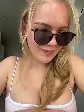 Little_Forest_ELF from StripChat